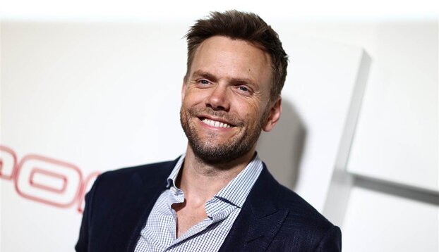 Brains, Tyra Banks and bathrooms with Joel McHale